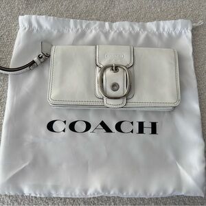 ⭐️ Coach ⭐️ White Patent Leather Wristlet
